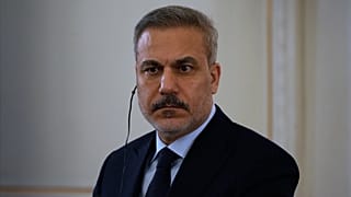 Dışişleri Bakanı Hakan Fidan, İran Dışişleri Bakanı Abbas Arakçi'yi dinlerken, 30 Kasım 2025