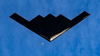 بمب‌افکن بی-۲ آمریکا