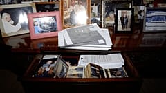 Foto publicada por el Departamento de Justicia de EE.UU. de fotografías, documentadas el 6 de julio de 2019 sobre el caso Epstein.