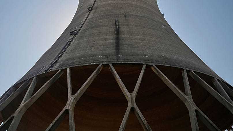 Constellation’ın nükleer santralindeki bir soğutma kulesinin tabanı, 25 Haziran 2025’te Pennsylvania, Middletown yakınlarındaki Three Mile Island’da duruyor. 