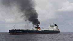 Aden Körfezi'ndeki bir saldırının ardından alev alan Marlin Luanda adlı petrol tankerinden bir görüntü, 27 Ocak 2024