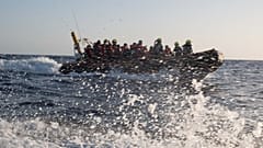 مهاجران در دریا توسط SOS Humanity نجات یافتند