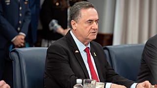 وزير الدفاع الإسرائيلي يسرائيل كاتس خلال لقائه وزير الدفاع الأمريكي بيت هيغسيث في مبنى البنتاغون في واشنطن، في 18 يوليو 2025.