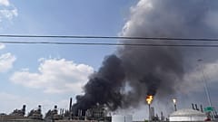 В пятницу, 5 мая 2023 года, на химическом заводе компании Shell в Дир-Парке, к востоку от Хьюстона, бушевал пожар.