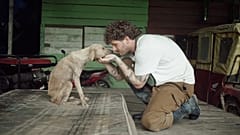 Malte Zierden mit einem Hund