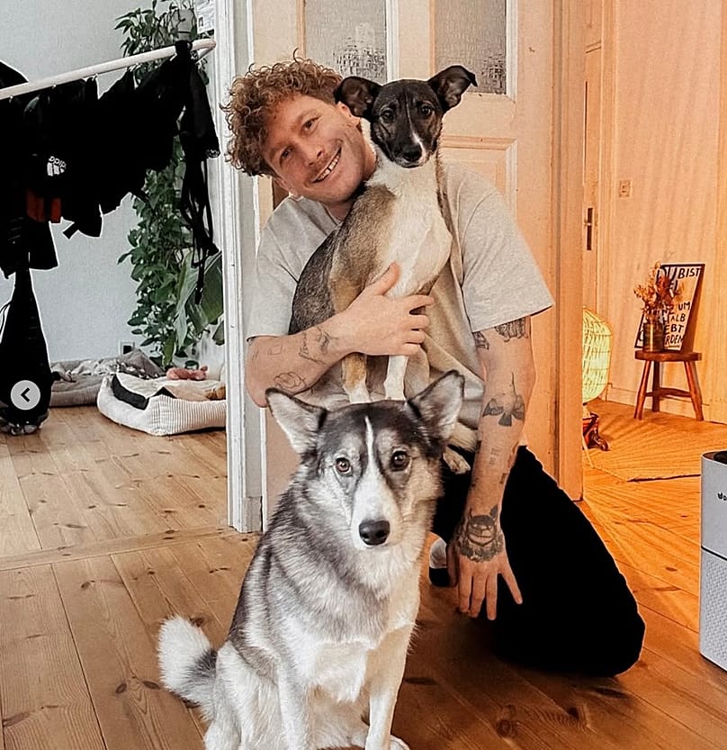 Malte und seine beiden Hunde Ma und 13