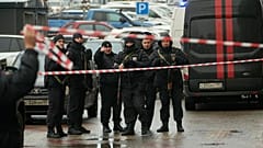 صورة تعبيرية_ قام رجال الشرطة بتأمين المنطقة القريبة من موقع مقتل الفريق فانيل سارفاروف، رئيس مديرية التدريب العملياتي التابعة لهيئة الأركان العامة للقوات المسلحة الروسية، بان
