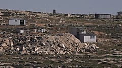 Ένα φυλάκιο Ισραηλινών εποίκων φαίνεται σε περιοχή δίπλα στην πόλη As Samu', κοντά στην πόλη Χεβρώνα της Δυτικής Όχθης, Τρίτη, 23 Δεκεμβρίου 2025.