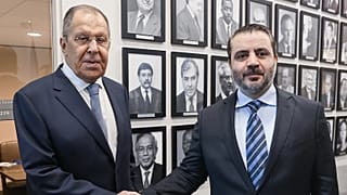 صورة أرشيفية- في هذه الصورة التي نشرتها الخدمة الصحفية لوزارة الخارجية الروسية، يظهر وزير الخارجية السوري أسعد الشيباني (يمين الصورة) وهو يلتقي بوزير الخارجية الروسي سيرغي لاف