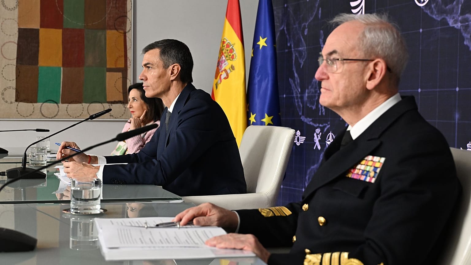 Margarita Robles, ministra de Defensa, Pedro Sánchez y el JEMAD, Teodoro López Calderón.