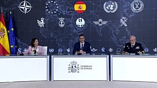 Margarita Robles, ministra de Defensa, Pedro Sánchez y el JEMAD, Teodoro López Calderón.