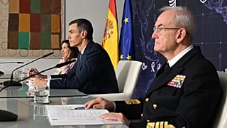 Margarita Robles, ministra de Defensa, Pedro Sánchez y el JEMAD, Teodoro López Calderón.