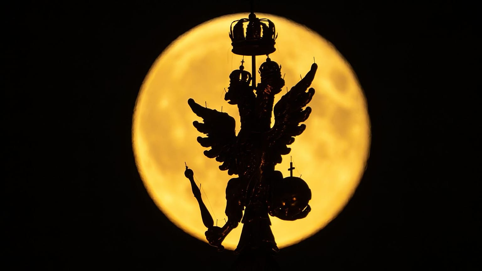 نمای ماه از روسیه