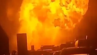 Imagen de la explosión del camión cisterna de GLP en la autopista A1 Milán-Nápoles, en el tramo cercano a Teano