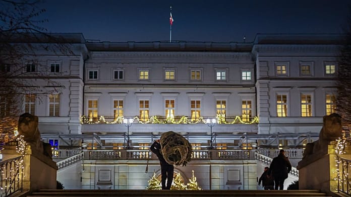 Nawrocki y Tusk: De la filosofía navideña al debate sobre la fuerza en la política