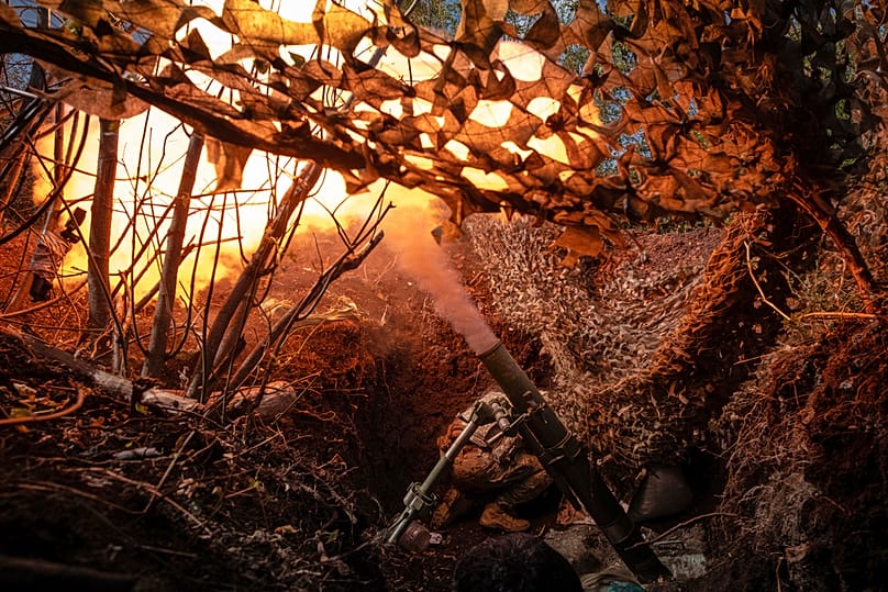 قذائف هاون ترمى على مواقع روسية في دونيتسك، 26 أغسطس 2025