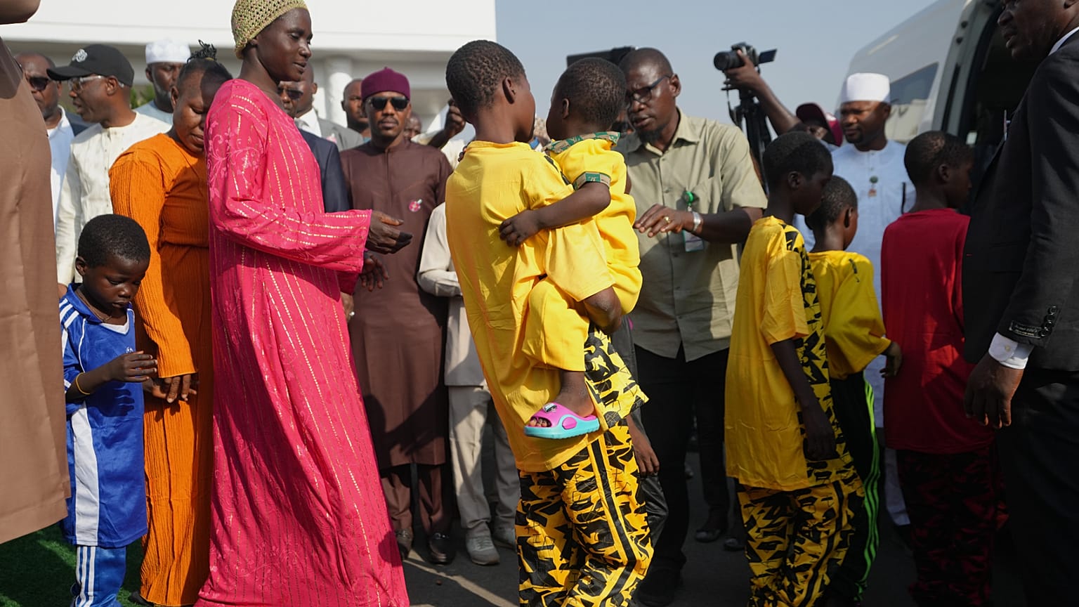 A fegyveresek elengedték a november közepén elrabolt, még fogságban lévő gyerekeket Nigériában (2025.12.22.) 