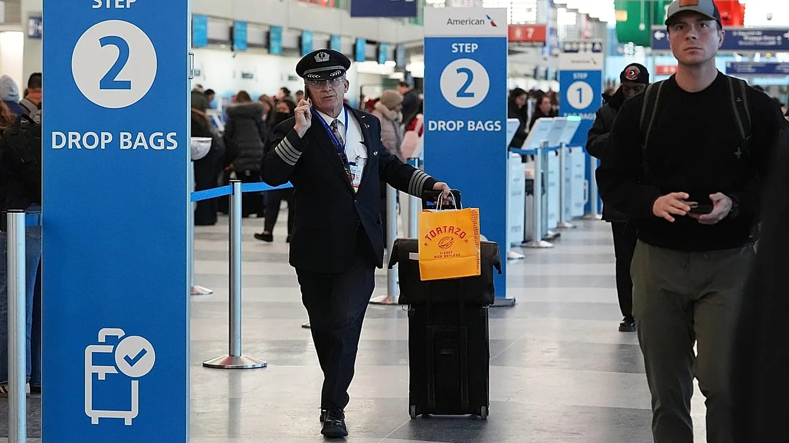 دستمزد خلبانان