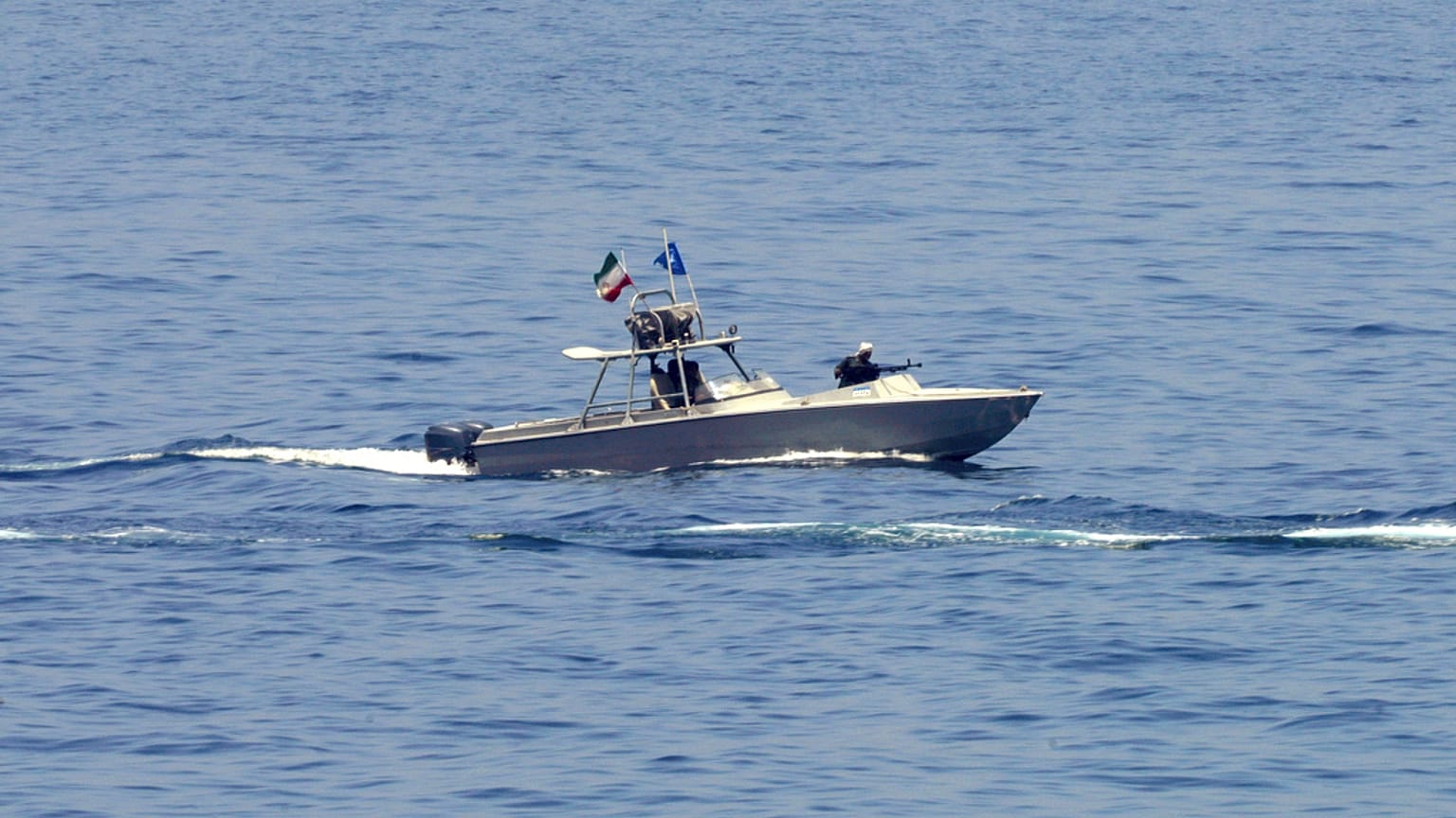 سفينة تابعة للحرس الثوري الإيراني في مضيق هرمز، في 19 مايو 2023.