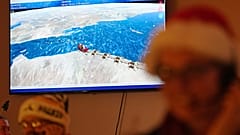 Progreso de Papá Noel mientras los voluntarios responden a las llamadas el 24 de diciembre de 2025 en la Base de NORAD.