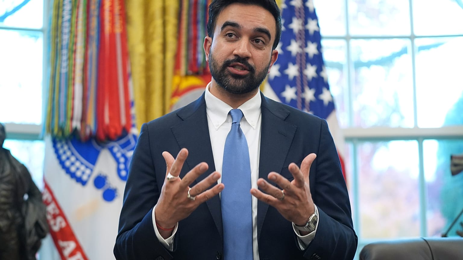 العمدة المنتخب لمدينة نيويورك، زهران مامداني، يتحدث بعد اجتماعه مع الرئيس دونالد ترامب في المكتب البيضاوي بالبيت الأبيض، يوم الجمعة 21 نوفمبر 2025، في واشنطن