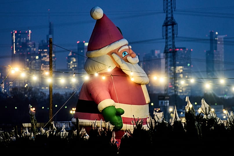 سانتا كلوز في ضواحي فرانكفورت، ألمانيا، يوم الجمعة 12 ديسمبر 2025.