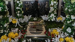  قبر زعيم حزب الله السيد حسن نصر الله، الذي قُتل في غارات جوية إسرائيلية، خلال مراسم إحياء الذكرى السنوية الأولى لاغتياله، في بيروت، لبنان، السبت 27 سبتمبر/أيلول 2025. 