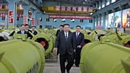 بازدید کیم از کارخانه تسلیحاتی