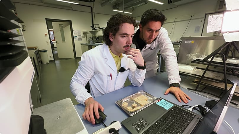 Pacifico-Forscherteam im Labor