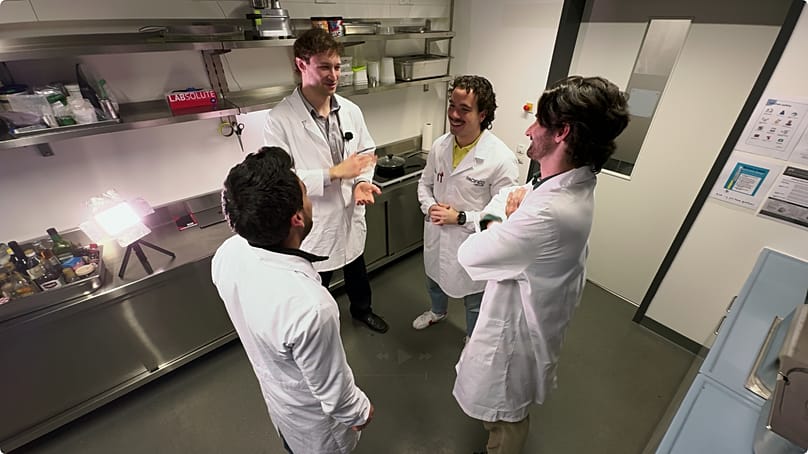 PacificoBiolabs-Team im Labor