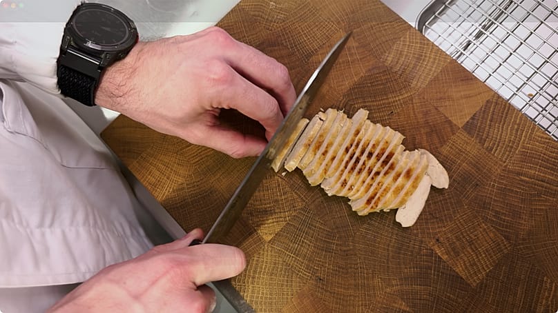 Sieht aus wie Hühnchensteak, riecht wie Hühnchensteak, schmeckt wie Hühnchensteak: ziemlich lecker.