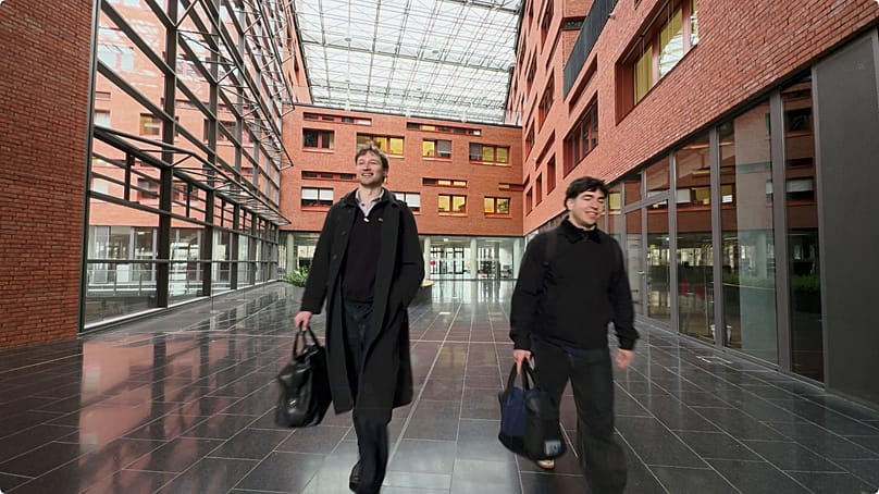 PacificoBiolabs CEO Zac Austin (links) in der Leipziger BioCity.