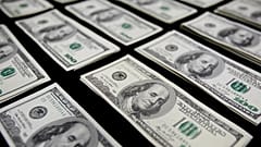 أوراق نقدية من فئة 100 دولار أميركي