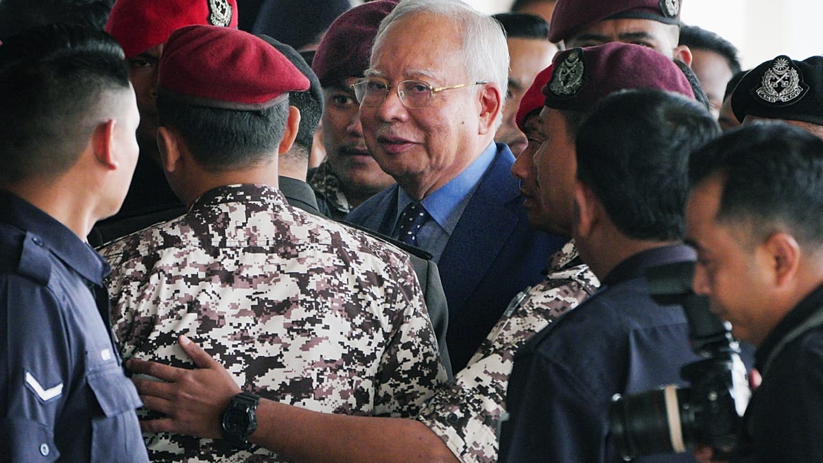 L'ex-Premier ministre malaisien Najib Razak condamné à 15 ans de prison pour corruption