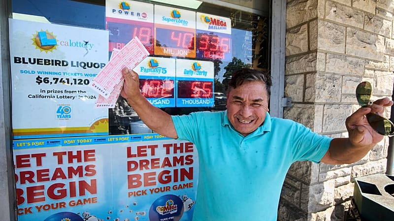 1.8 مليار دولار ببطاقة واحدة! الحظ يبتسم لأمريكي في ثاني أضخم جائزة يانصيب بالتاريخ 