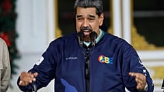 الرئيس الفنزويلي نيكولاس مادورو يتحدث خلال احتفال بيوم الطالب في قصر ميرافلوريس الرئاسي في كاراكاس، فنزويلا، يوم الجمعة 21 نوفمبر 2025. (صورة أسوشيتد برس/ كريستيان هيرنانديز)