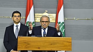 الصورة نشرتها رئاسة الحكومة اللبنانية اليوم الجمعة 26 ديسمبر 2025، رئيس الحكومة نوافق سلام بعد جلسة مجلس الوزراء في السراي الحكومي