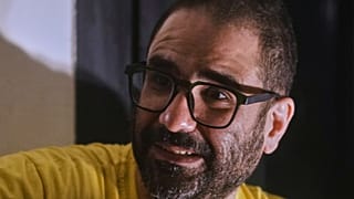 Egyptian dissident Alaa Abd el-Fattah arrives in London after travel ban lifted