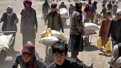   توزیع کمک های بشردوستانه در کابل توسط یک سازمان کمک رسانی چینی، شنبه ۳۰ آوریل ۲۰۲۲ 