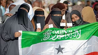 مردم در صف رای‌گیری انتخابات ریاست‌جمهوری ۲۰۲۴ سومالی‌لند در شهر هرجیسه در ۱۳ نوامبر ۲۰۲۴ 