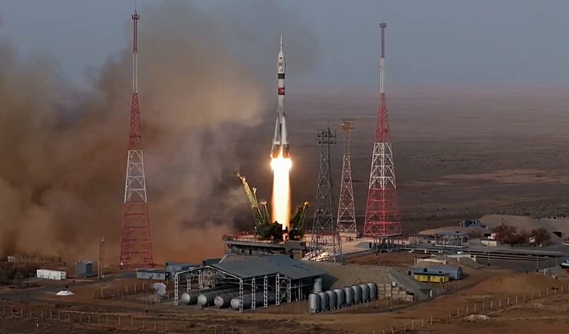 Start einer russischen Sojus-Rakete mit neuer ISS-Crew in Kasachstan, November 2025.