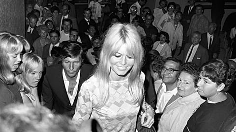 Fransız aktris Brigitte Bardot ve Alman erkek arkadaşı Gunter Sachs, 13 Temmuz 1966'da Los Angeles havaalanında