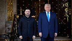 Präsident Donald Trump begrüßt den ukrainischen Präsidenten Wolodymyr Zelenskyy in seinem Club Mar-a-Lago, Sonntag, 28. Dezember 2025, in Palm Beach, Florida.