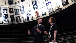 زار جوردان بارديللا، زعيم التجمع الوطني الفرنسي، نصب ياد فاشيم التذكاري للمحرقة في القدس يوم 26 مارس 2025.