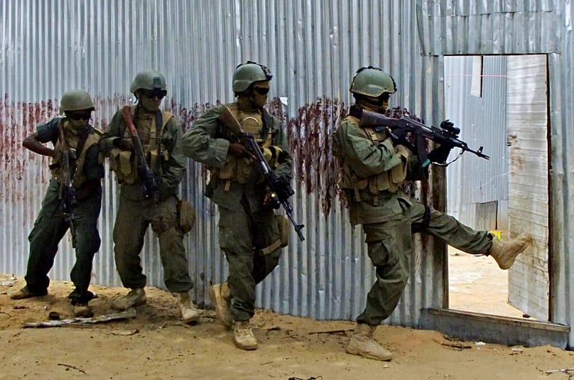 جنود من الجيش الوطني الصومالي، بتاريخ 2 يونيو 2012.