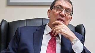 Bruno Rodríguez Parrilla habla durante una entrevista con AP en la Misión Permanente de Cuba ante la ONU, en Nueva York, 30 septiembre 2025