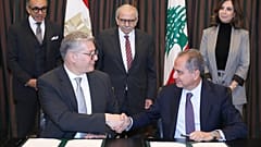 الصورة نشرتها رئاسة الوزراء اللبنانية وتظهر توقيع مذكرة تفاهم بين مصر ولبنان لتلبية احتياجات لبنان من الغاز الطبيعي، بيروت 29 ديسمبر 2025.