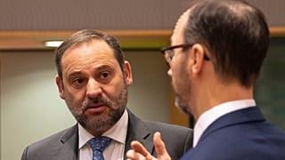 El ministro español José Luis Ábalos asiste a una reunión de ministros de Transporte de la UE en el edificio del Consejo de la UE en Bruselas, en diciembre de 2019.