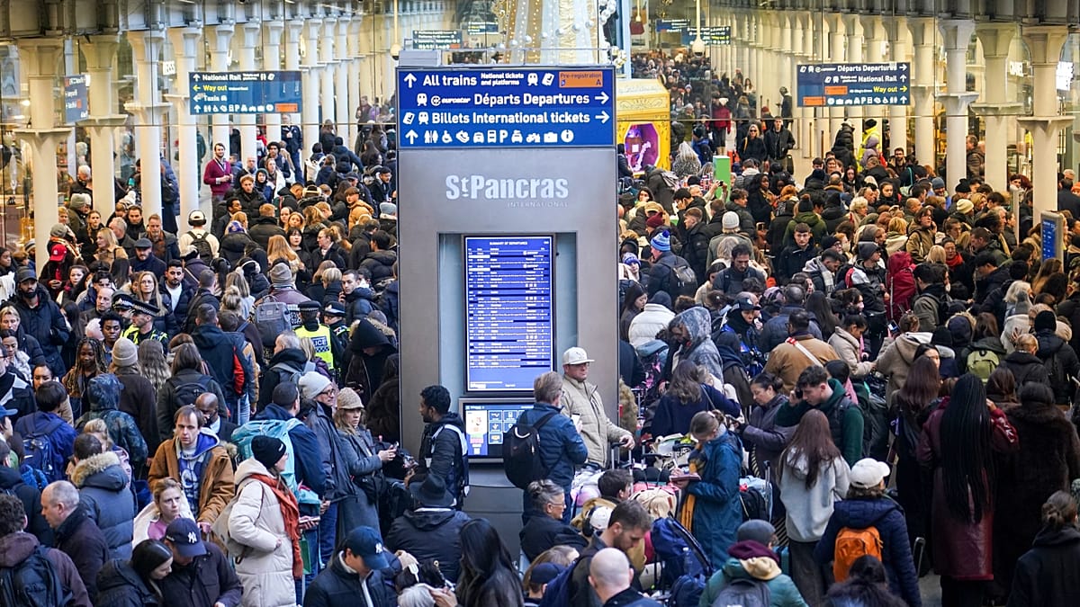 Live – Channel Tunnel partially reopens but Eurostar still advises passengers to delay travel Live – Channel Tunnel partially reopens but Eurostar still advises passengers to delay travel