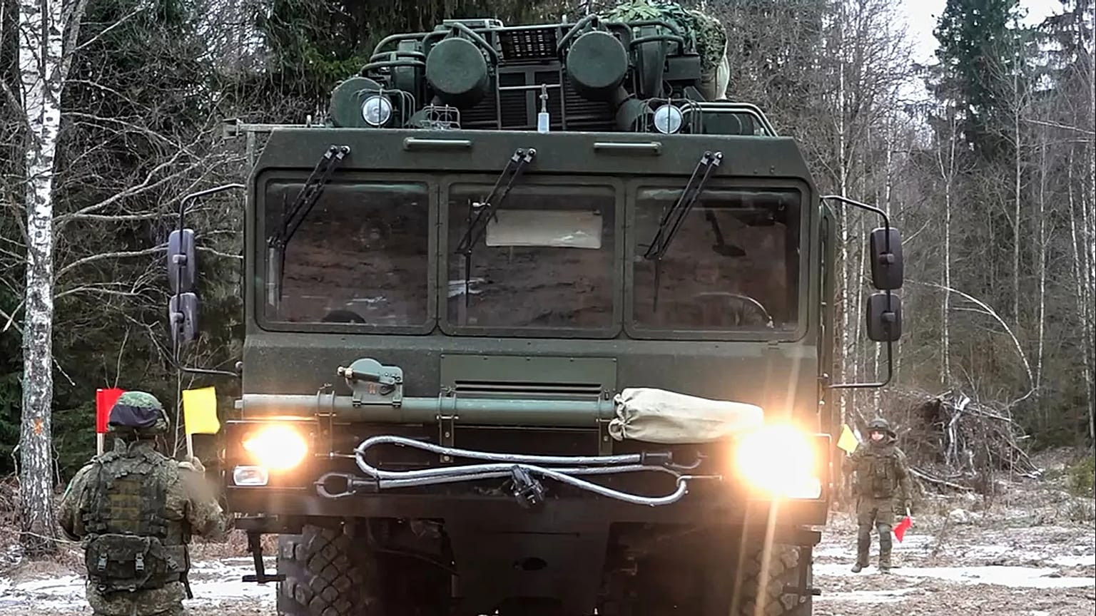 في هذه الصورة المأخوذة من فيديو نشرته الخدمة الصحفية لوزارة الدفاع الروسية يوم الاثنين 29 ديسمبر/كانون الأول 2025، يظهر نظام صواريخ أوريشنيك الروسي 